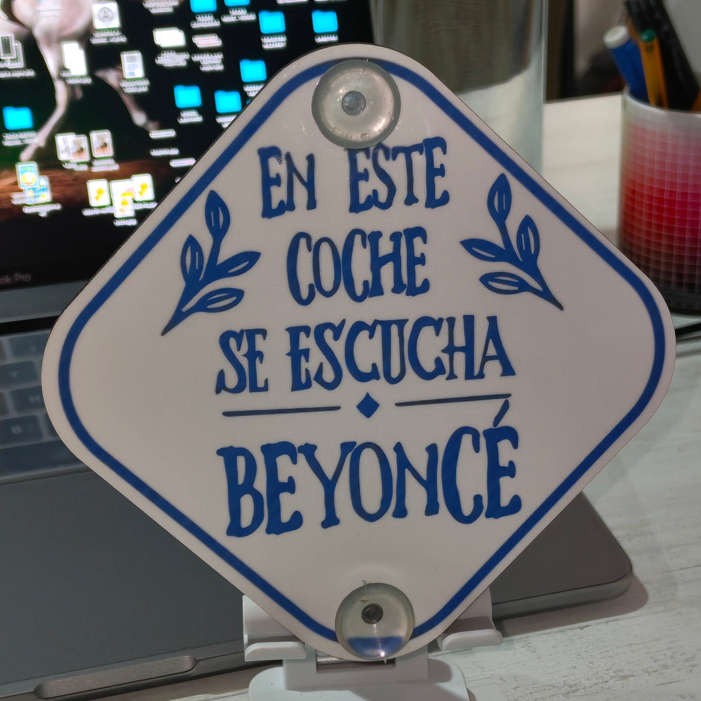 PLACA EN ESTE COCHE SE ESCUCHA...